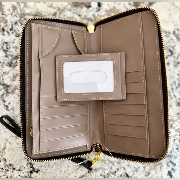 NEW Silpada Black Patent Leather Zip Around Clutch Wallet (2017) - Picture 4 of 8